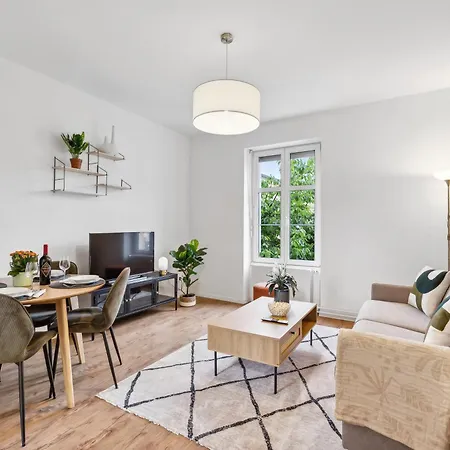 The R Chrischona Apartment